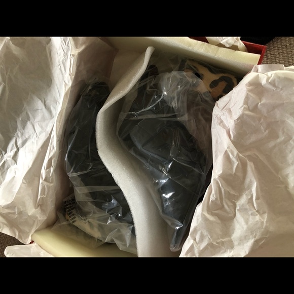 Donald Pliner! 😱😱 - Picture 7 of 8